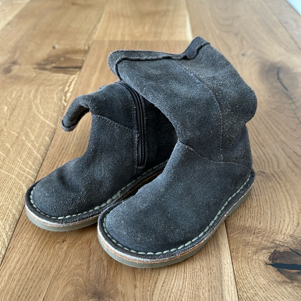 Suede boots size 7 (eur 24)